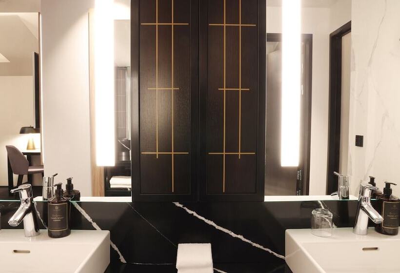 سوییت اجرایی, Reykjavik Saga