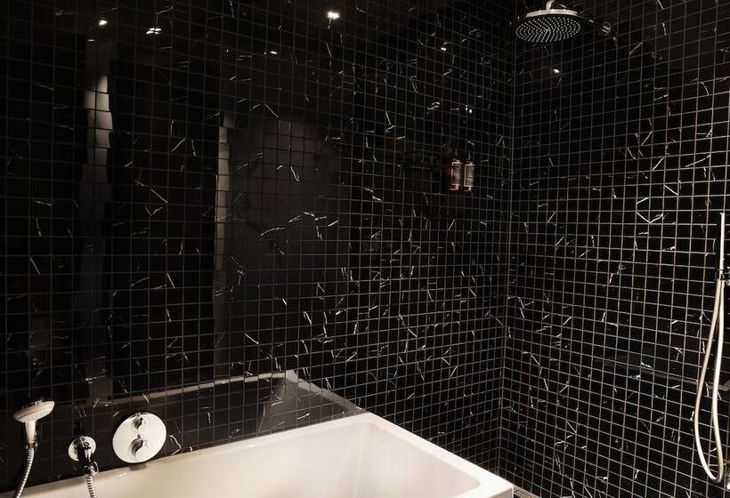 سوییت اجرایی, Reykjavik Saga