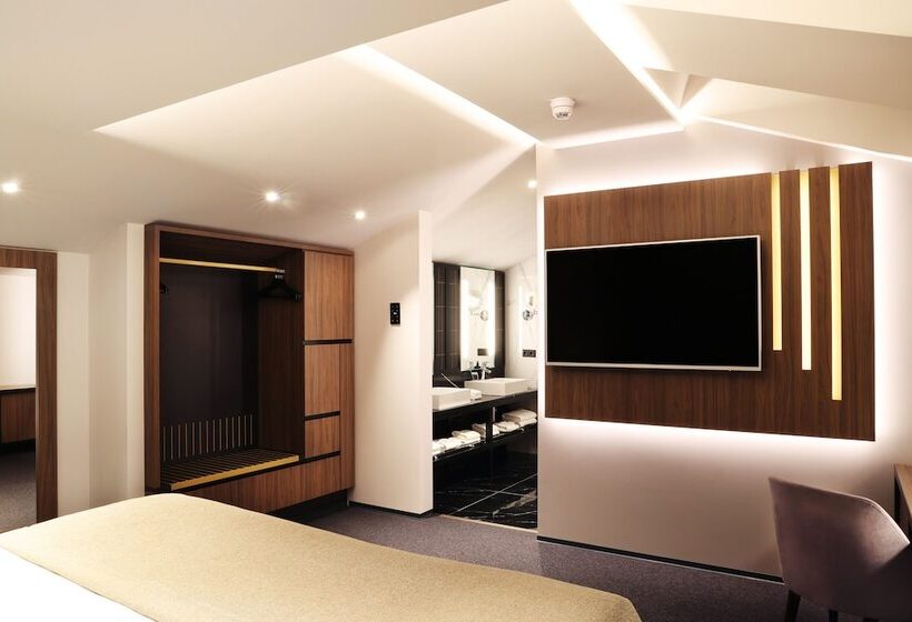 سوییت اجرایی, Reykjavik Saga