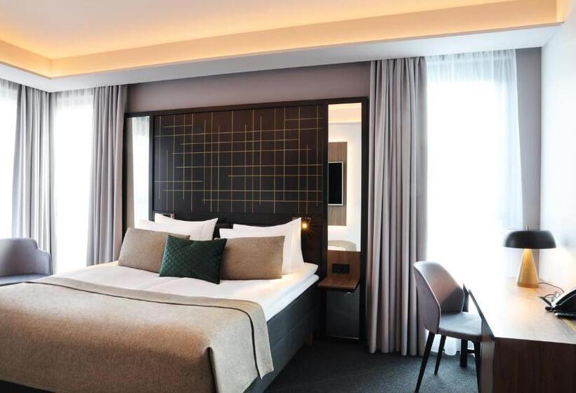 اتاق لوکس, Reykjavik Saga