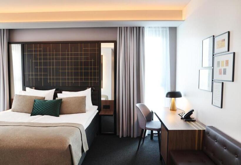 اتاق لوکس, Reykjavik Saga