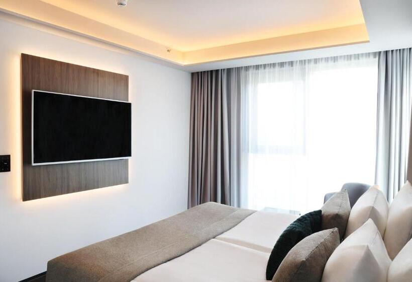 اتاق لوکس, Reykjavik Saga