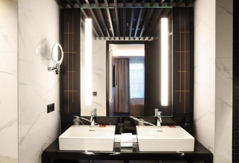 سوییت جونیور, Reykjavik Saga