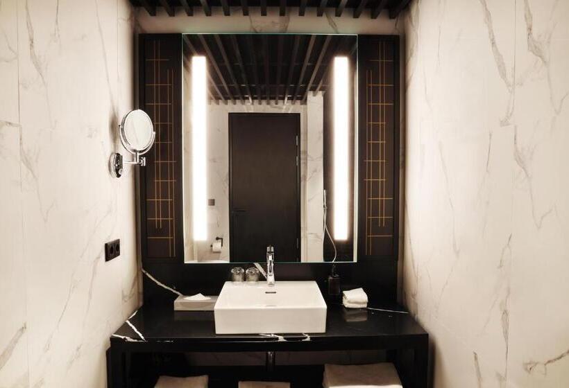 سوییت جونیور, Reykjavik Saga