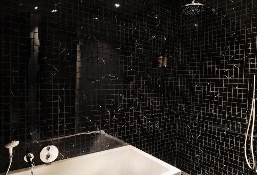 سوییت اجرایی, Reykjavik Saga