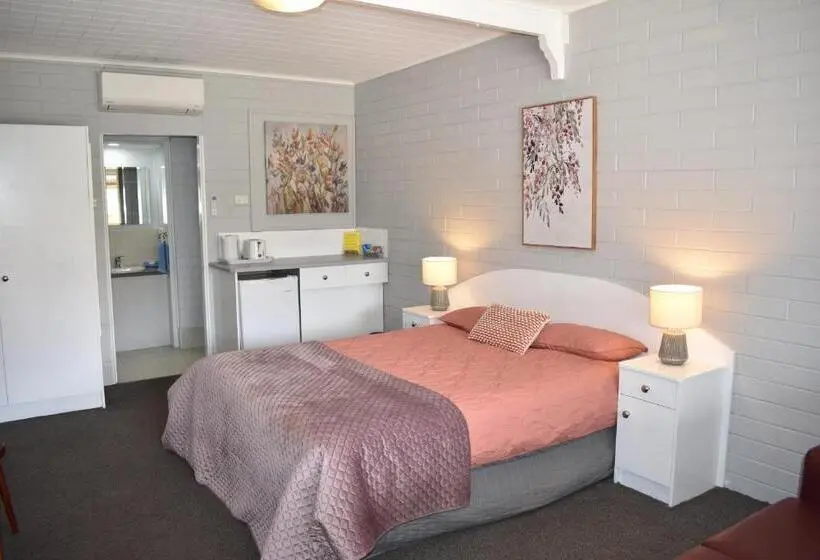 スタンダードルーム, Peterborough Motel