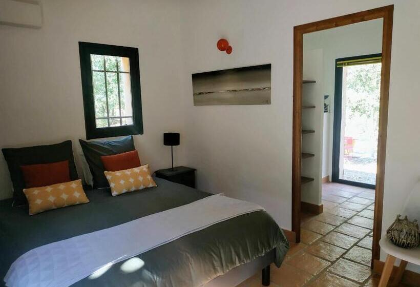 اتاق لوکس, Villa Bleucassis