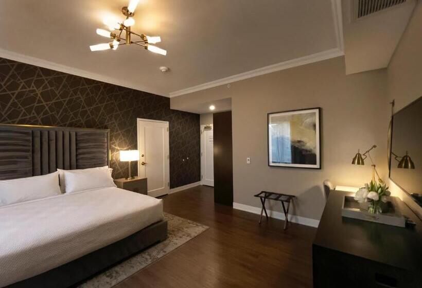 غرفة قياسية سرير كينج لذوى الإحتياجات الخاصة, The Chateau Grande