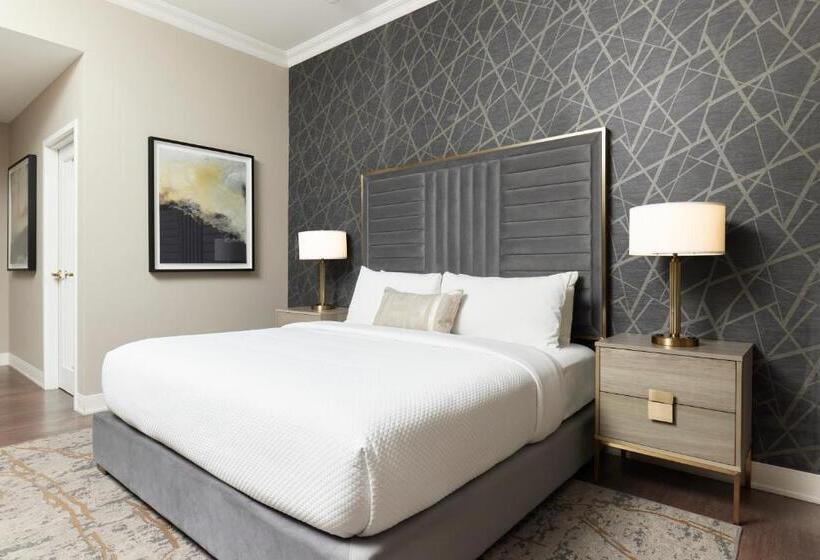 غرفة قياسية سرير كينج لذوى الإحتياجات الخاصة, The Chateau Grande