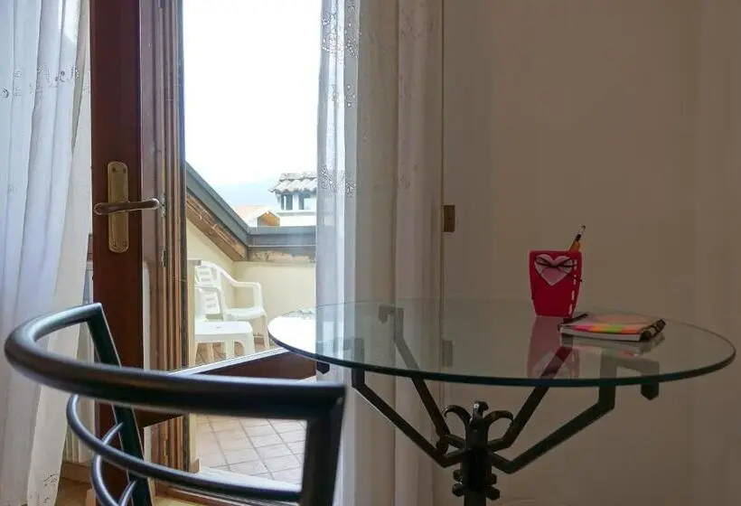 اتاق سه‌نفرۀ استاندارد با سرویس بهداشتی بیرون از اتاق, B&b Piccole Dolomiti