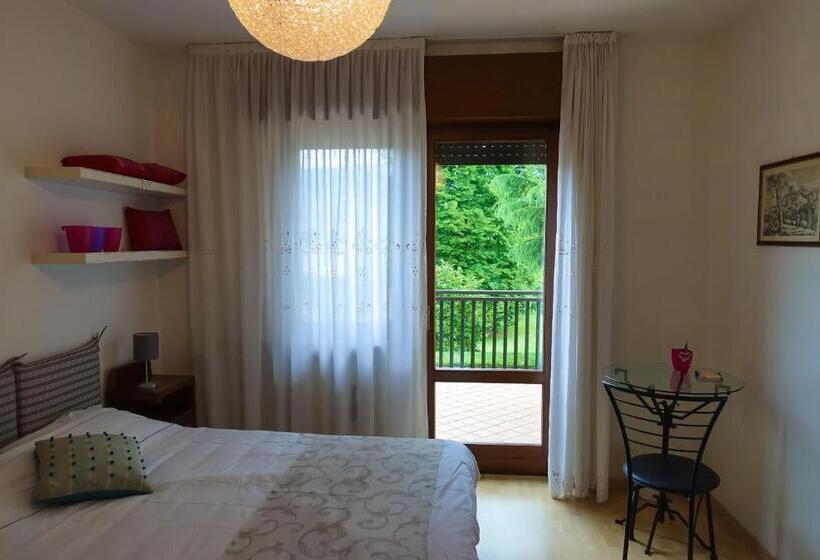 اتاق سهنفرۀ استاندارد با سرویس بهداشتی بیرون از اتاق, B&b Piccole Dolomiti