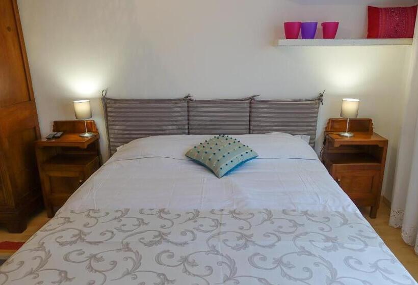 اتاق سهنفرۀ استاندارد با سرویس بهداشتی بیرون از اتاق, B&b Piccole Dolomiti