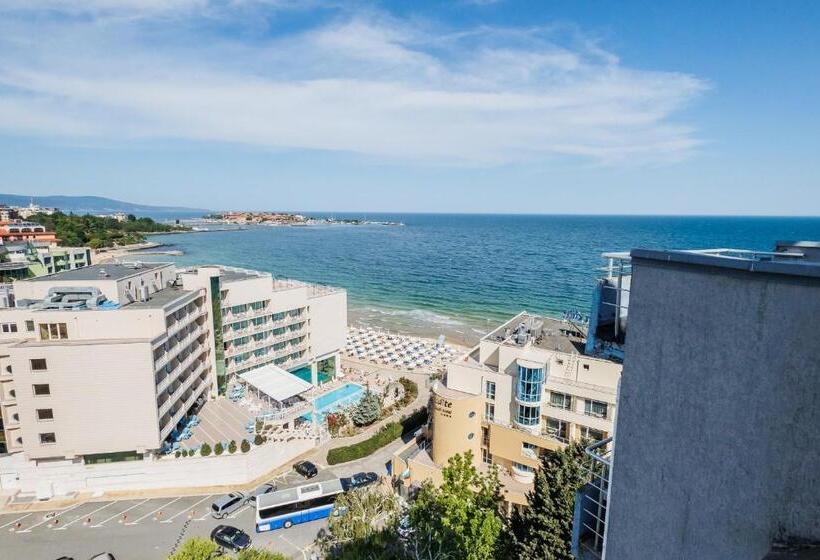 エコノミートリプルルーム, Arsenal