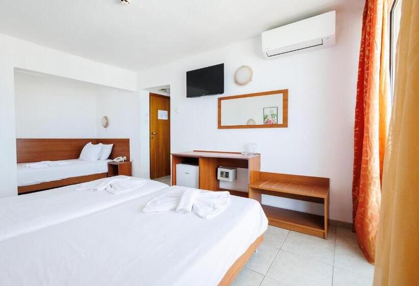 エコノミートリプルルーム, Arsenal