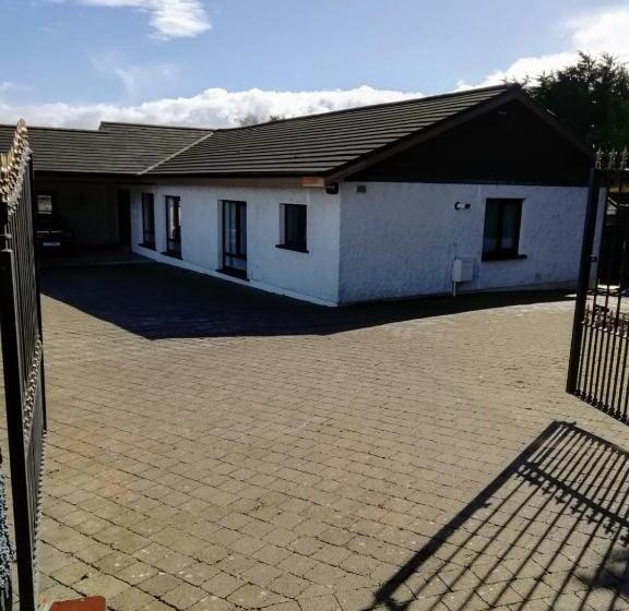 バス共有のスタンダードルーム, Hunters Lodge B&b