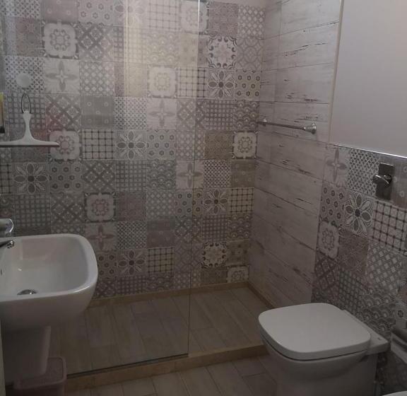 패밀리 룸, Donna Concetta