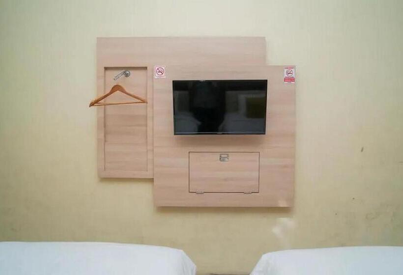Standard-huone, Urbanview Hotel Omah Anin Batu By Reddoorz