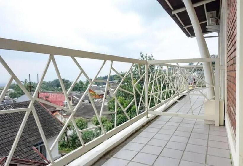 Perhehuone, Urbanview Hotel Omah Anin Batu By Reddoorz