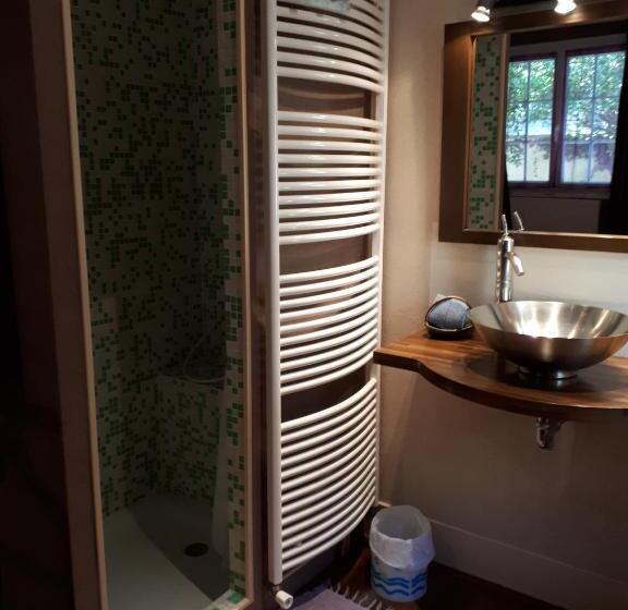 غرفة ديلوكس, Festiane