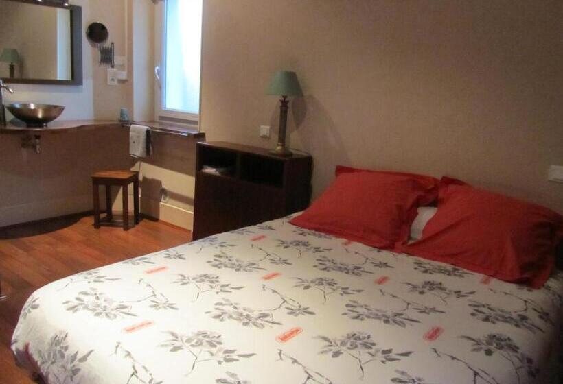 غرفة ديلوكس, Festiane