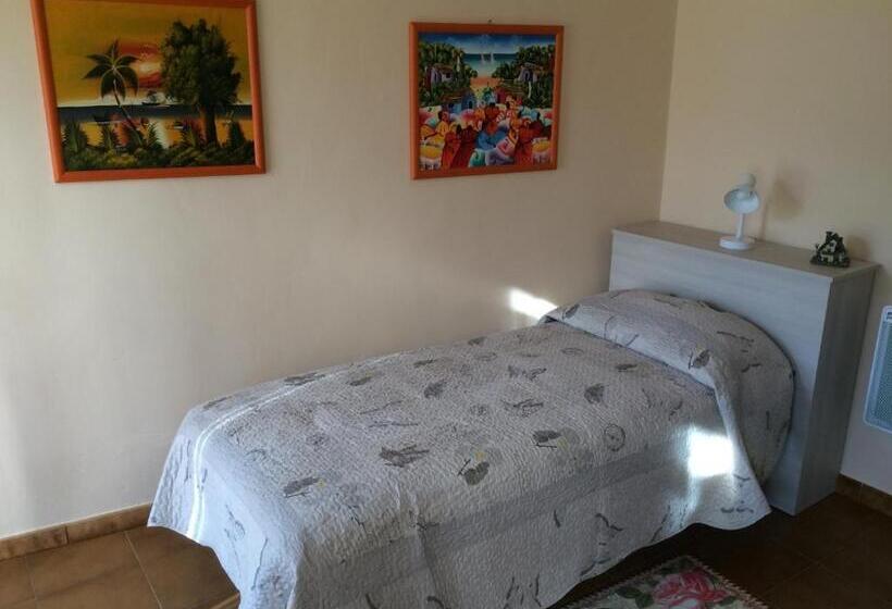 スタンダードトリプルルーム, La Buneta