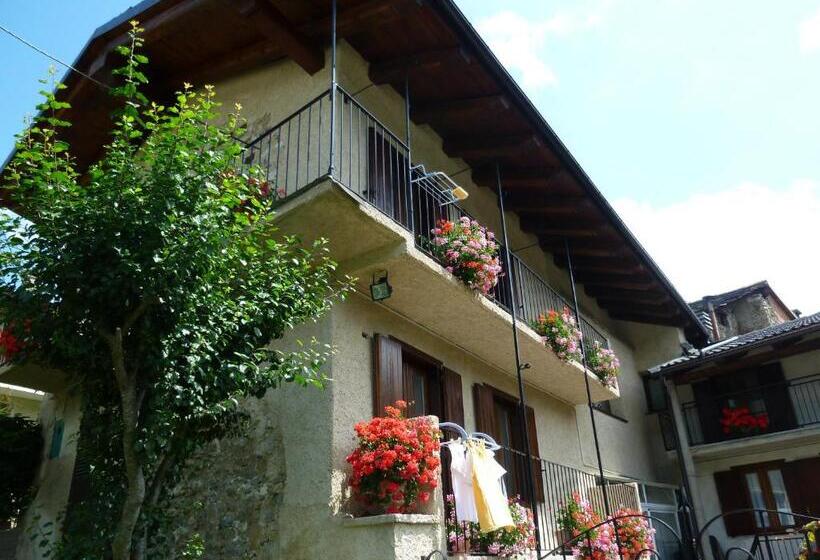 スタンダードトリプルルーム, La Buneta