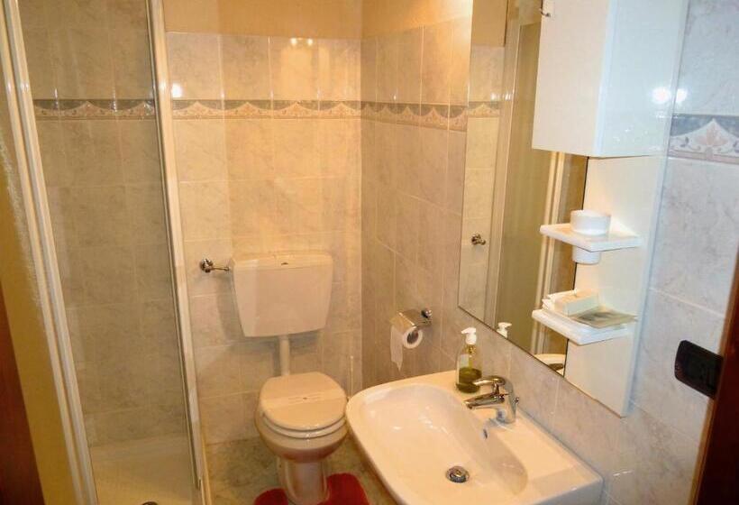 スタンダードトリプルルーム, La Buneta