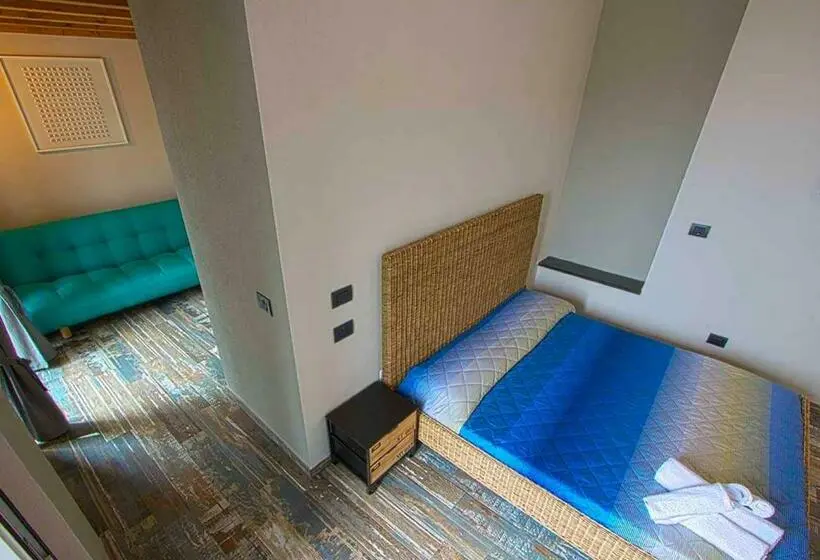 スタンダード４人部屋, Oltremare Guest House