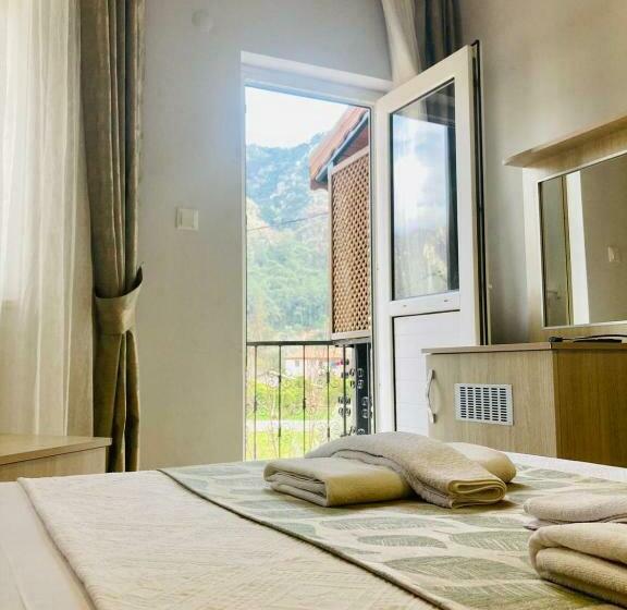 Quarto Estandar, Bybassios Orhaniye