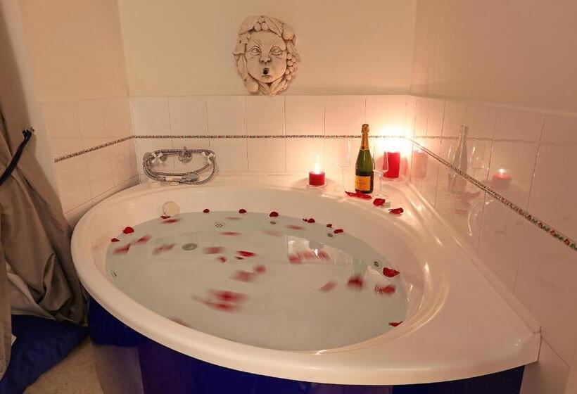 Люкс с гидромассажем, Liberty Rome Suites   Liberty Collection