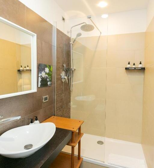 デラックスルーム, Suitinn19