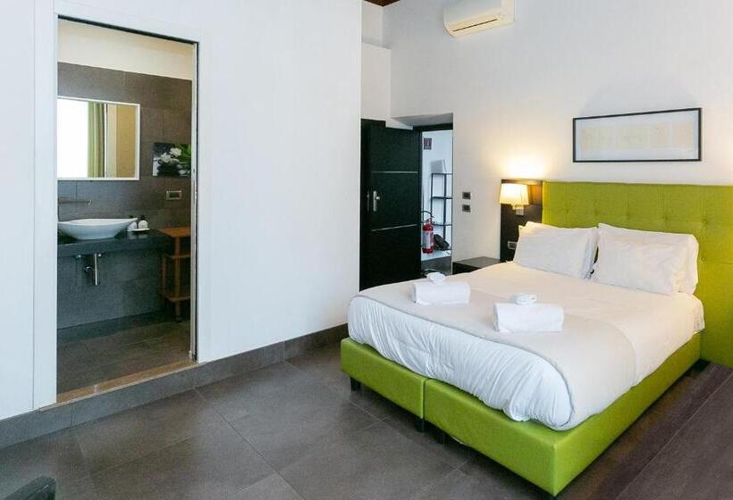 デラックスルーム, Suitinn19