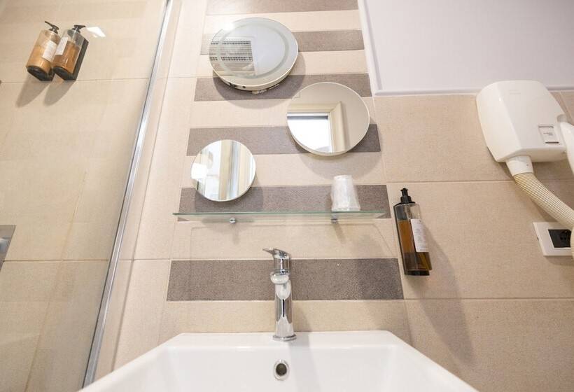 スタンダードルーム, Zaccardi Roof Garden