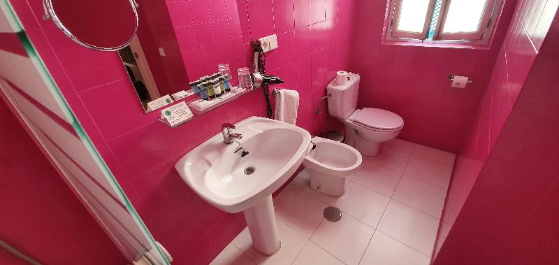 经济房, Casual De Las Letras Sevilla