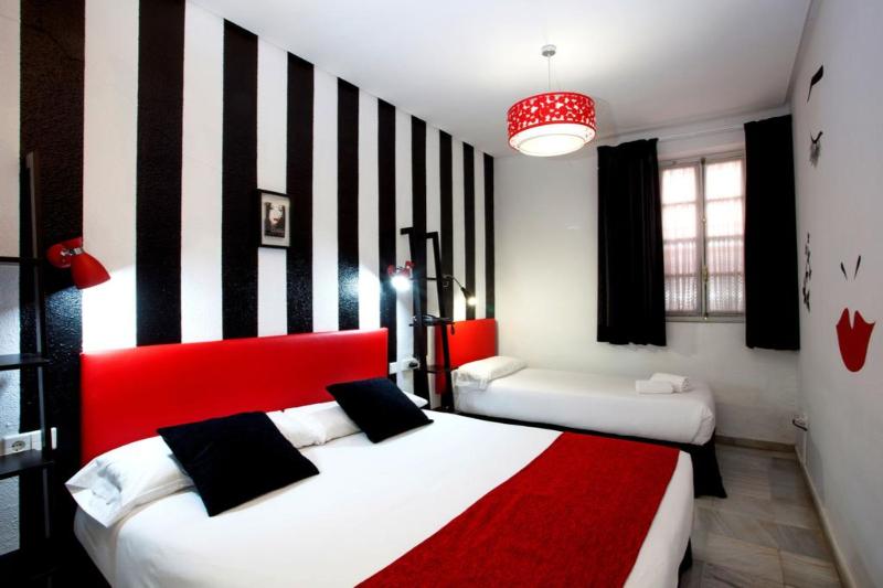 اتاق استاندارد سه نفره, Casual De Las Letras Sevilla