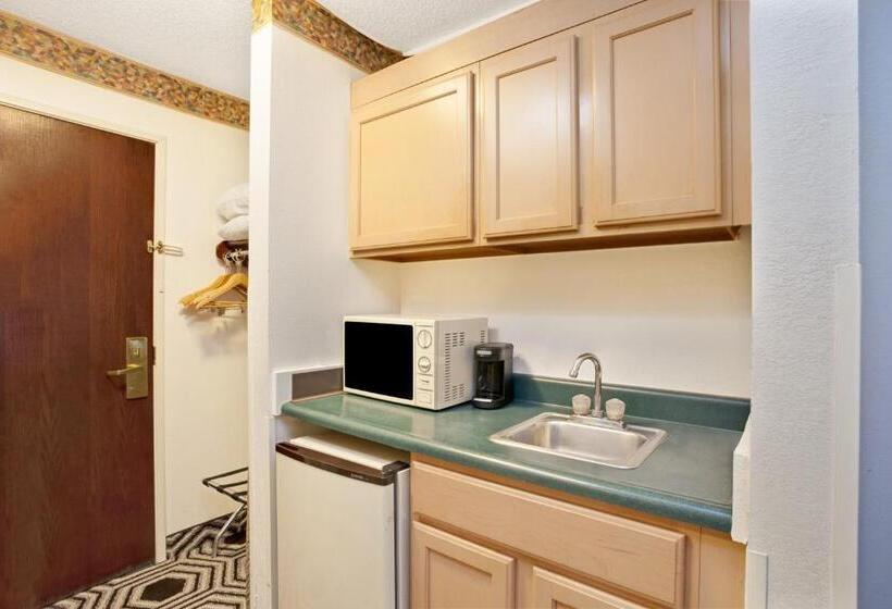 디럭스 스위트 킹 침대, Halsted Inn And Suites Harvey   Chicago Southland