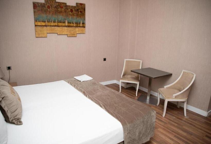 اتاق سوپریور با تخت بزرگ, Empire Business Baku