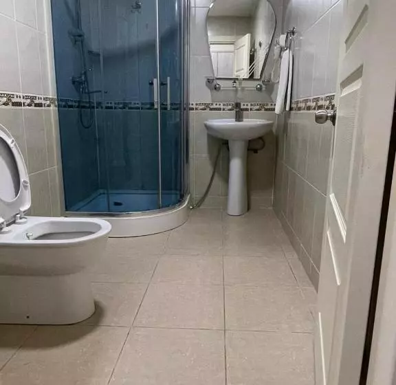 اتاق اکونومی, Empire Business Baku