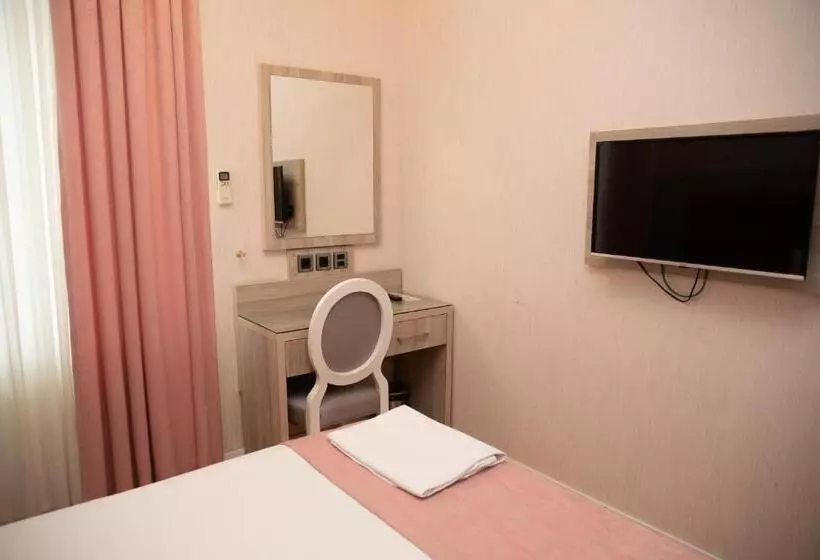 اتاق اکونومی, Empire Business Baku