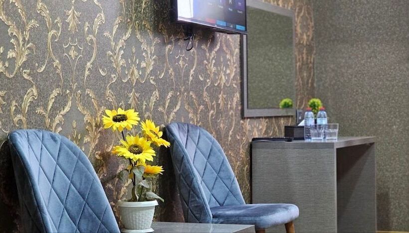 اتاق اکونومی, Empire Business Baku