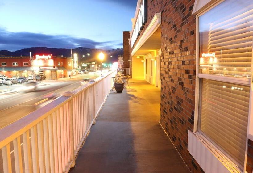 سرير فى غرفة مشتركه, Historian Inn