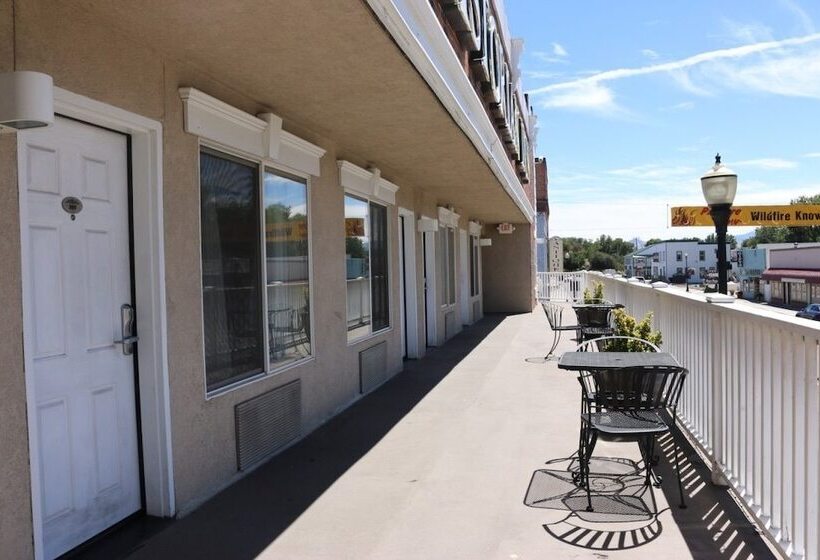 سرير فى غرفة مشتركه, Historian Inn