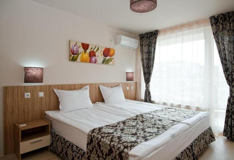 Люкс с Балконом, Karlovo