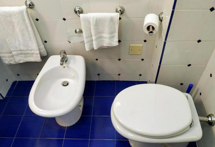 חדר סטנדרט צדדי נוף לים, La Scogliera