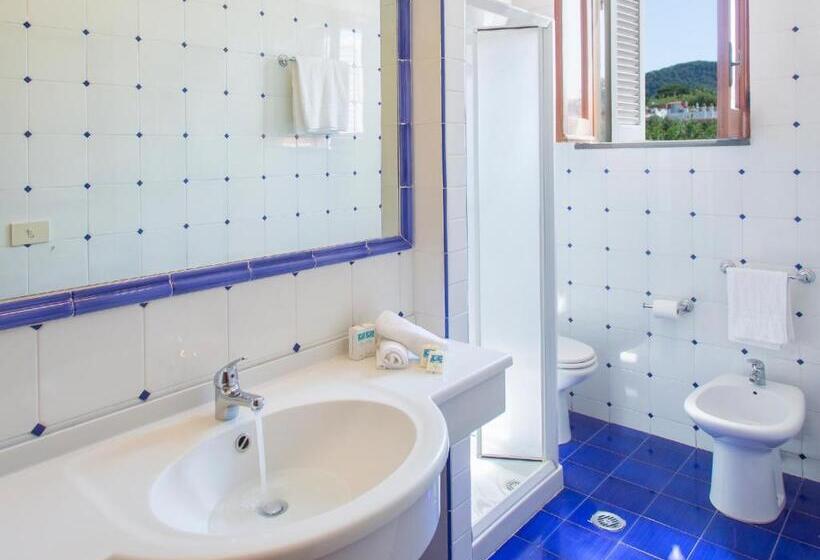 חדר סטנדרט לארבעה, La Scogliera