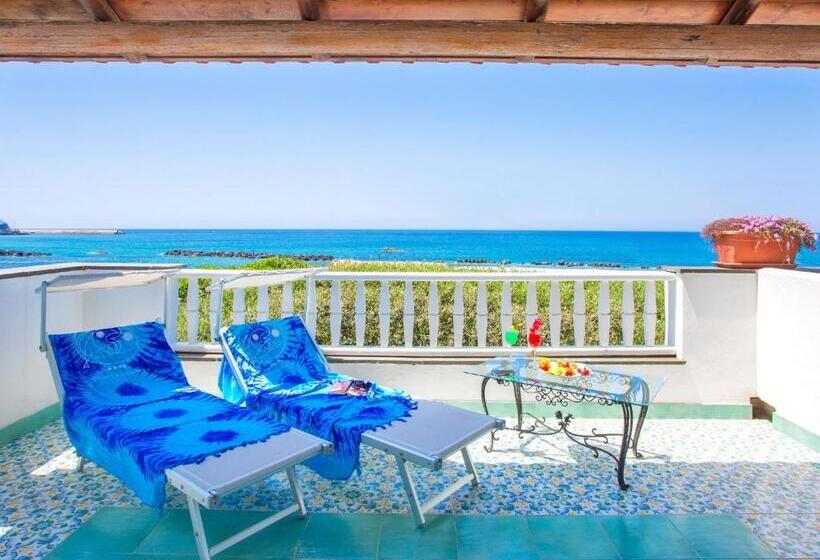 Triple Room Sea View, La Scogliera