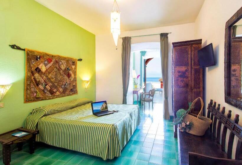 Triple Room Sea View, La Scogliera