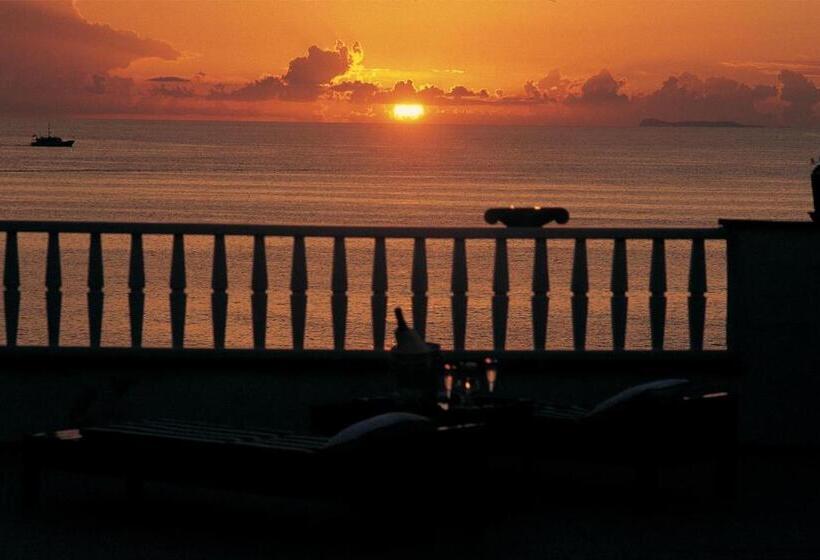 Triple Room Sea View, La Scogliera