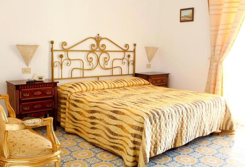 Triple Room Sea View, La Scogliera