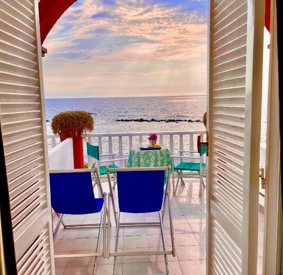 Triple Room Sea View, La Scogliera